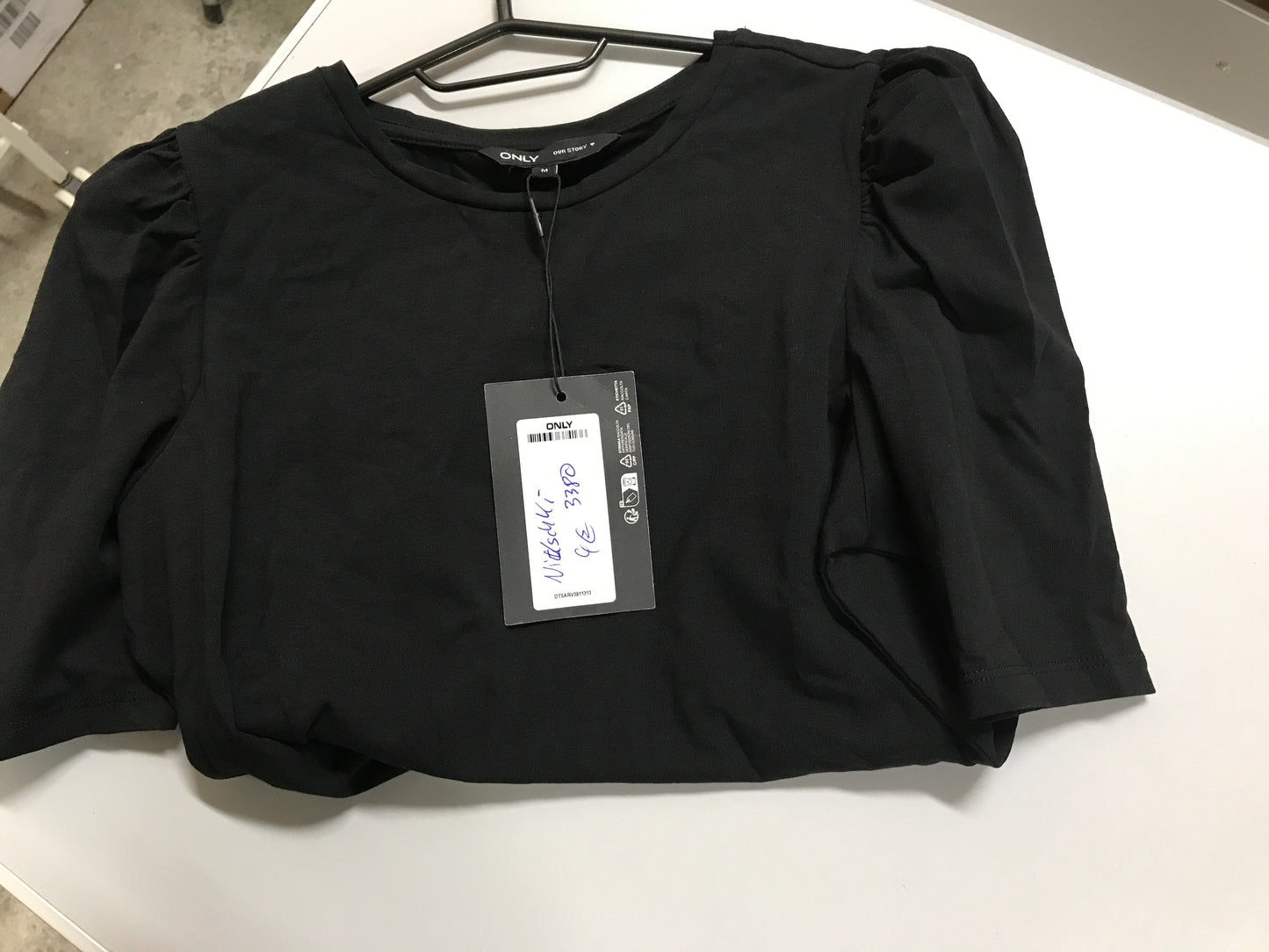 Box 25 Only Tshirt Gr. M Nikschki