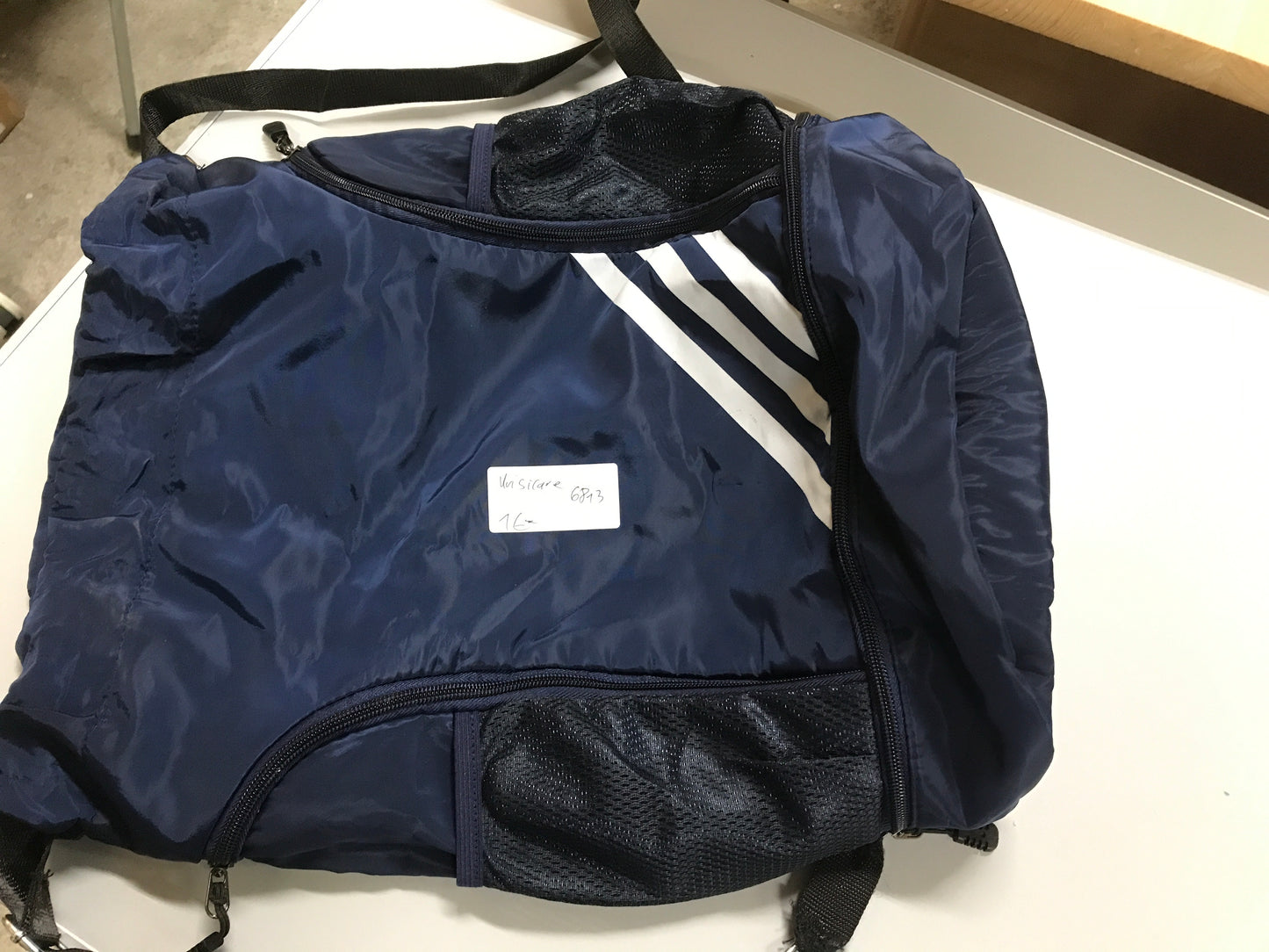Box 16 Rucksack Dunkelblau Krisicares